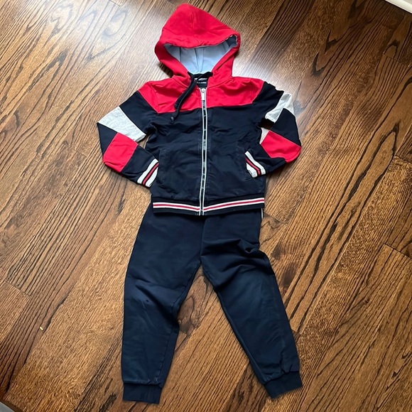 Boys Aston Martin Sweatsuit Size 7 - Picture 1 of 9